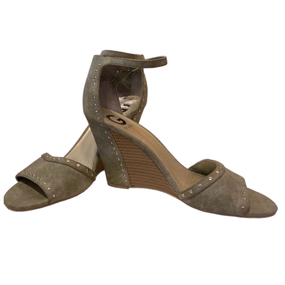 NWT G by Guess Sage Green Suede Ankle Strap 4” Wedge Sandal Gold Studs Size 10